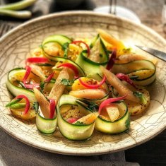 FILETS DE PERCHES FUMÉS LOË, SALADE DE POMMES DE TERRE ET RUBANS DE CONCOMBRE