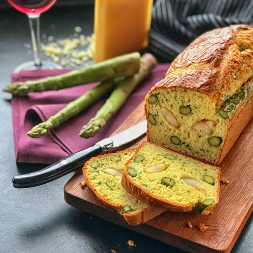 CAKE SALÉ DE PERCHES LOË, GRUYÈRE AOP ET ASPERGES VERTES